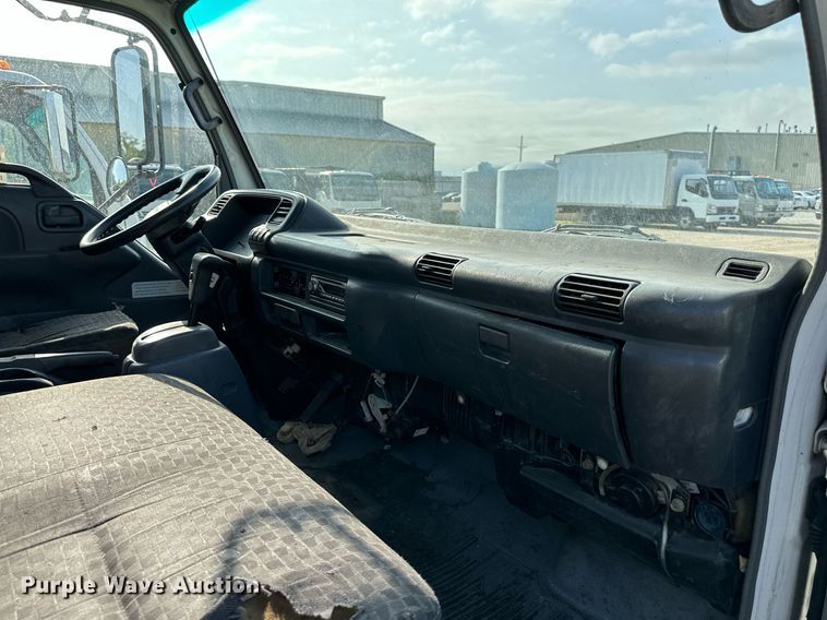 image for item DR5079 2006 Isuzu NPR  truck cab and chassis