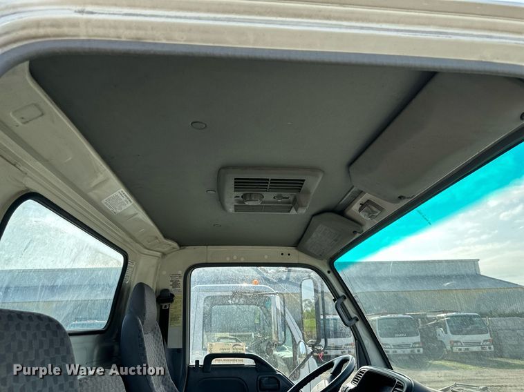 image for item DR5079 2006 Isuzu NPR  truck cab and chassis