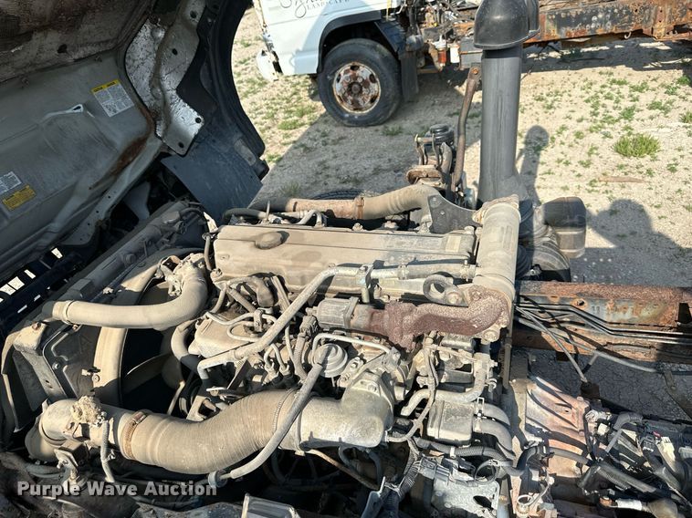 image for item DR5079 2006 Isuzu NPR  truck cab and chassis