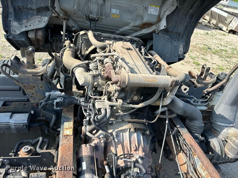 image for item DR5079 2006 Isuzu NPR  truck cab and chassis