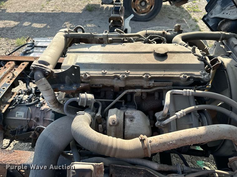 image for item DR5079 2006 Isuzu NPR  truck cab and chassis