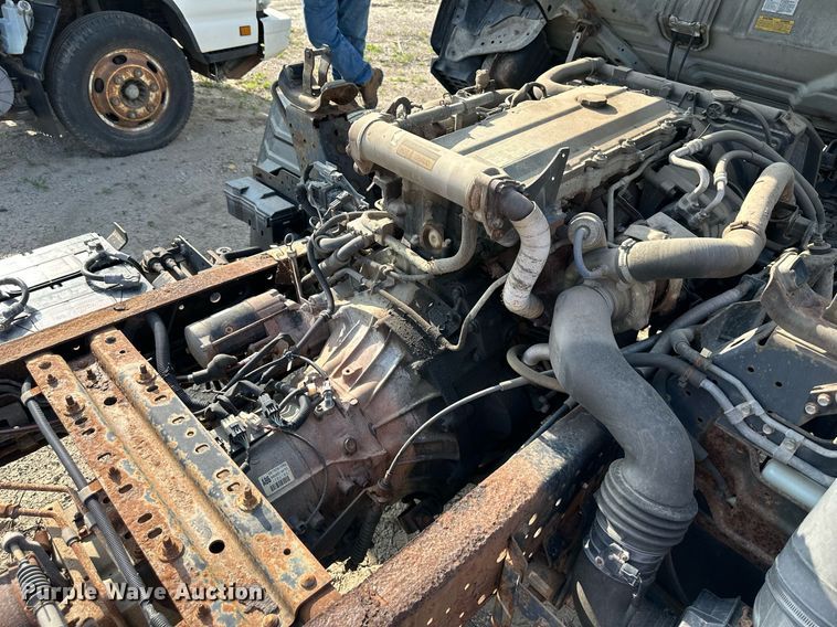 image for item DR5079 2006 Isuzu NPR  truck cab and chassis