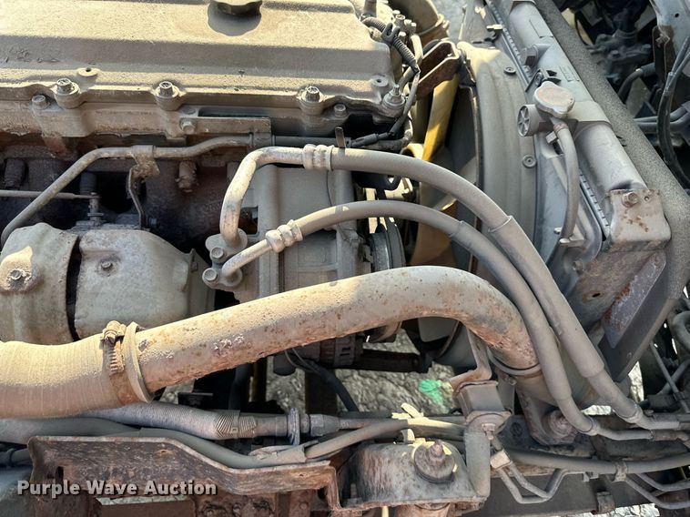 image for item DR5079 2006 Isuzu NPR  truck cab and chassis