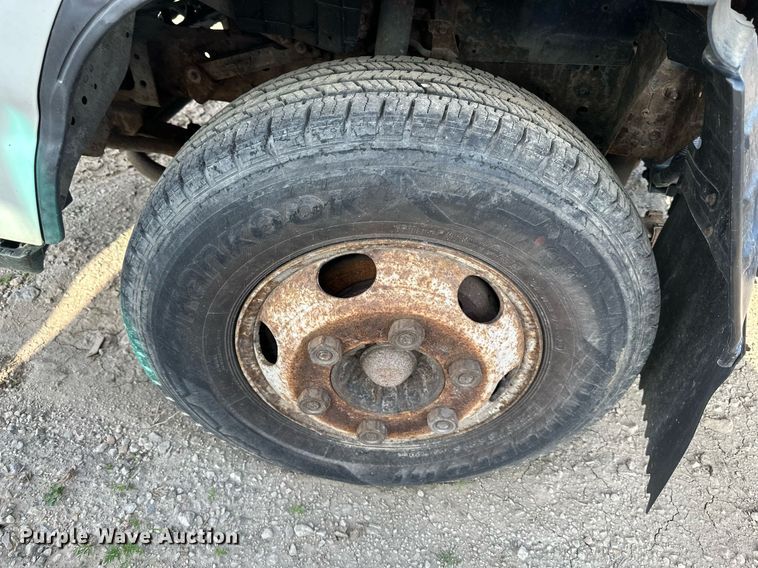 image for item DR5079 2006 Isuzu NPR  truck cab and chassis