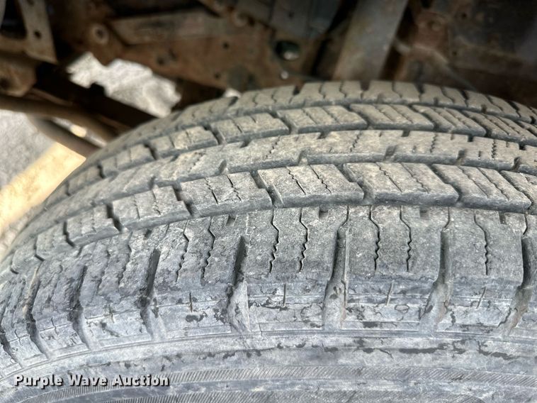 image for item DR5079 2006 Isuzu NPR  truck cab and chassis