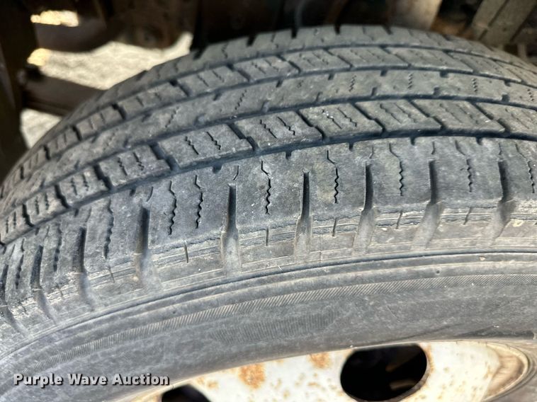 image for item DR5079 2006 Isuzu NPR  truck cab and chassis