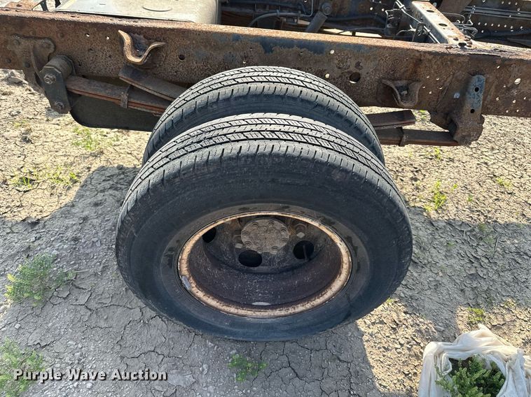 image for item DR5079 2006 Isuzu NPR  truck cab and chassis