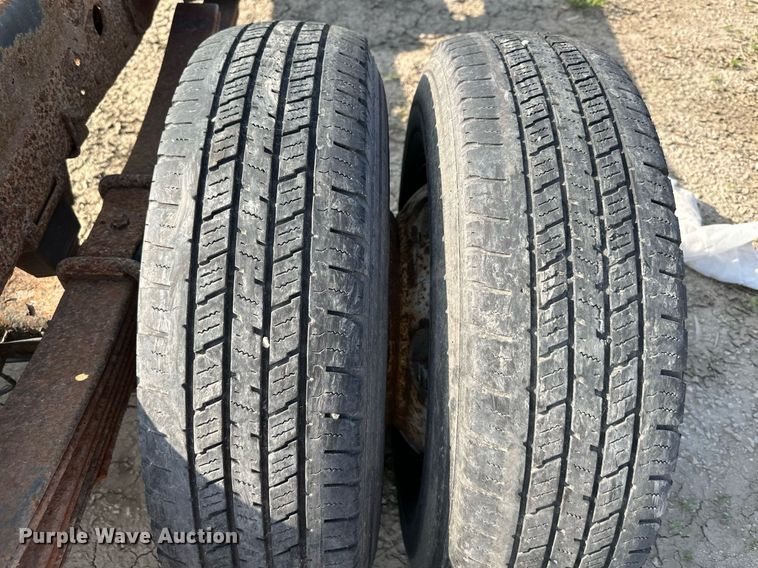 image for item DR5079 2006 Isuzu NPR  truck cab and chassis