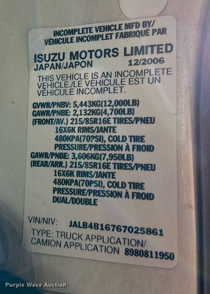 image for item DR5079 2006 Isuzu NPR  truck cab and chassis