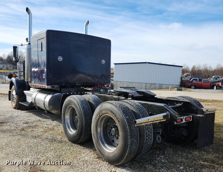 image for item EA9438 1984 Kenworth W900  semi truck