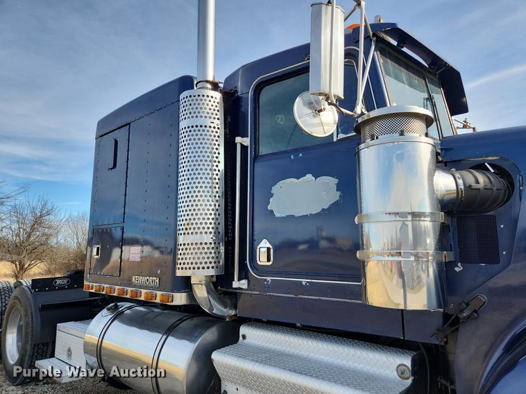 image for item EA9438 1984 Kenworth W900  semi truck