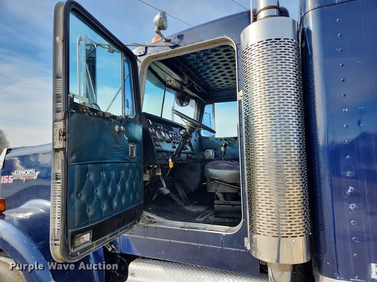 image for item EA9438 1984 Kenworth W900  semi truck