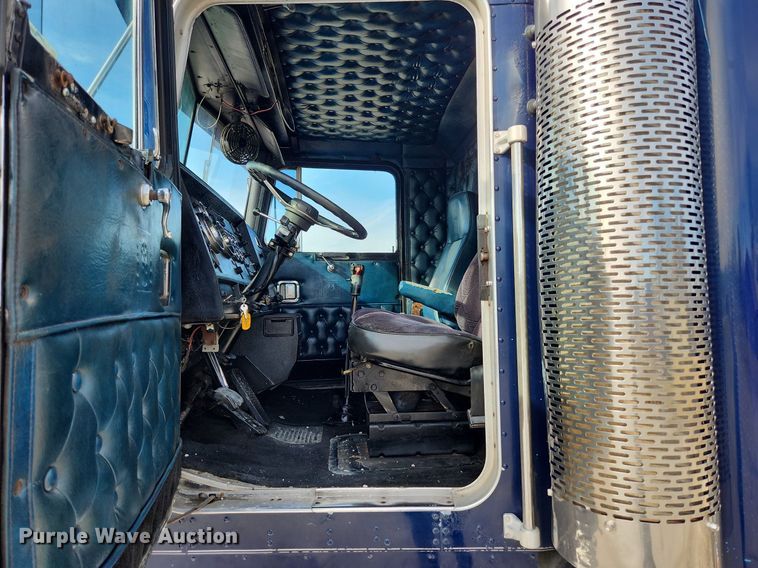 image for item EA9438 1984 Kenworth W900  semi truck