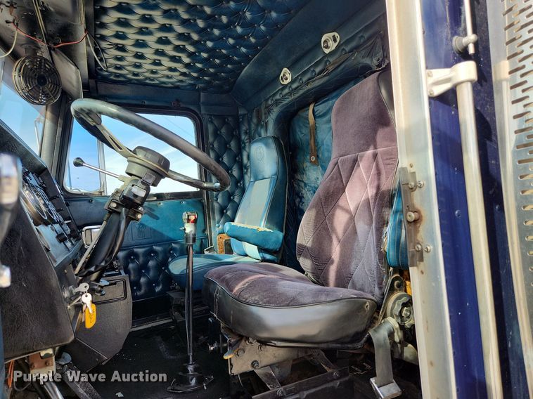 image for item EA9438 1984 Kenworth W900  semi truck