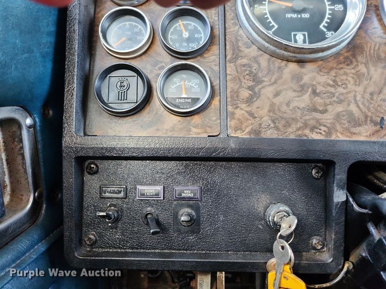 image for item EA9438 1984 Kenworth W900  semi truck