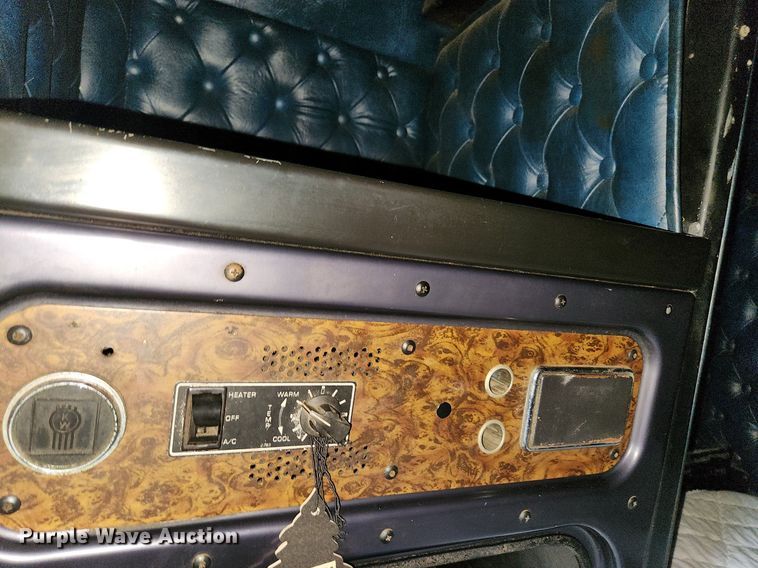 image for item EA9438 1984 Kenworth W900  semi truck