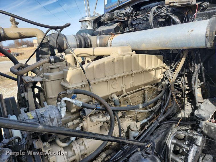 image for item EA9438 1984 Kenworth W900  semi truck