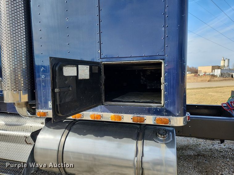 image for item EA9438 1984 Kenworth W900  semi truck