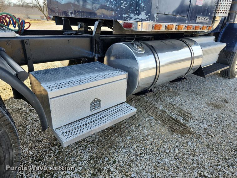 image for item EA9438 1984 Kenworth W900  semi truck