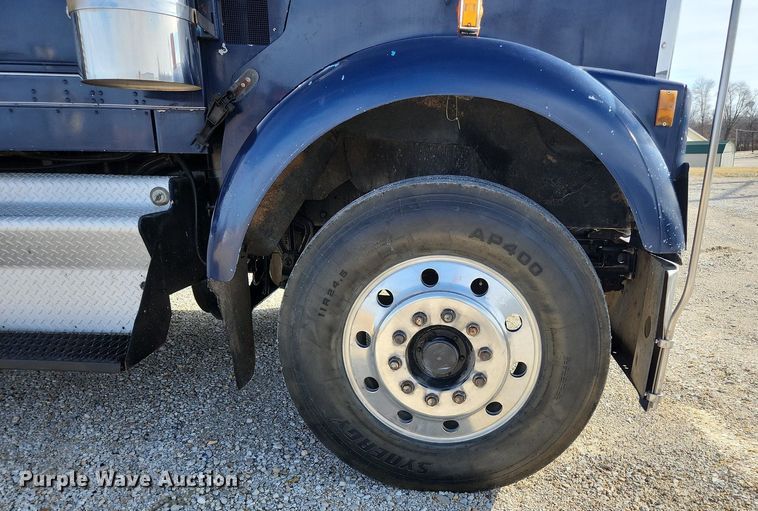 image for item EA9438 1984 Kenworth W900  semi truck