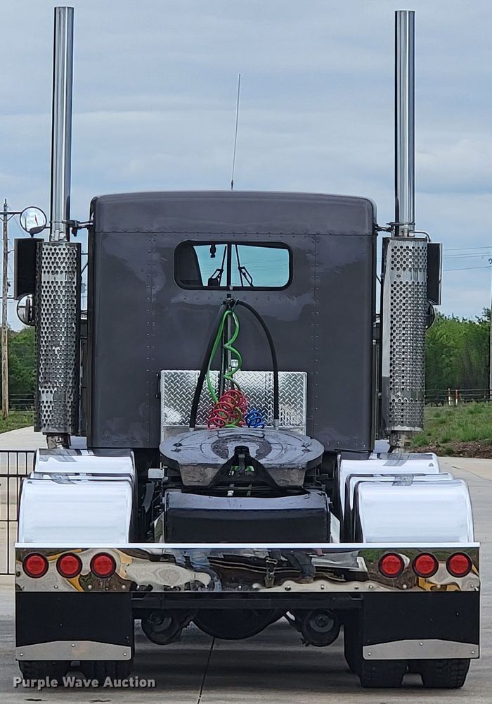 image for item HY9010 1993 Kenworth W900L  semi truck