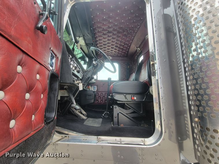 image for item HY9010 1993 Kenworth W900L  semi truck