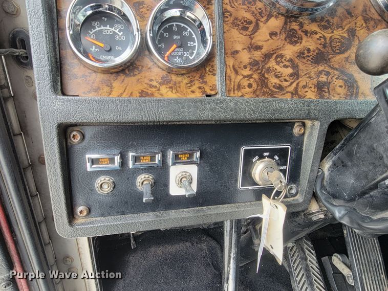 image for item HY9010 1993 Kenworth W900L  semi truck