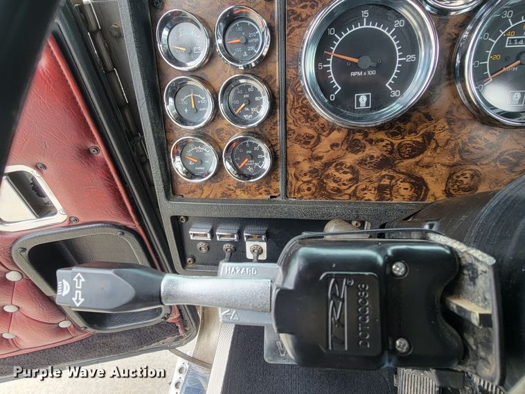 image for item HY9010 1993 Kenworth W900L  semi truck