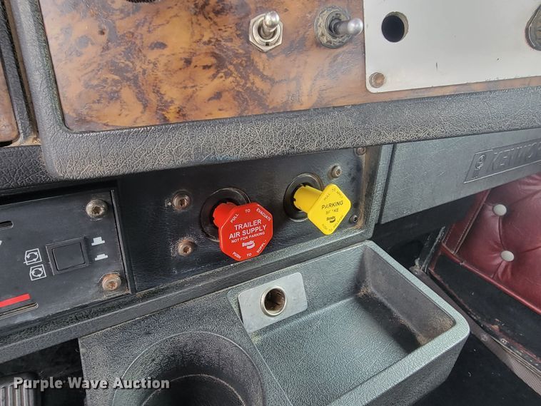 image for item HY9010 1993 Kenworth W900L  semi truck