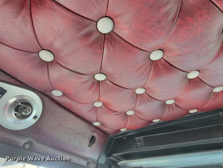 image for item HY9010 1993 Kenworth W900L  semi truck