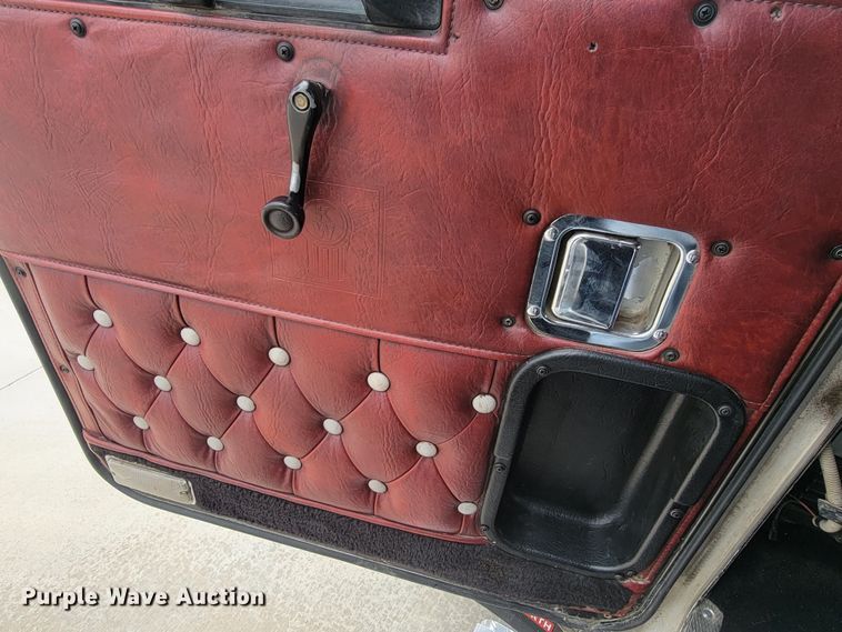 image for item HY9010 1993 Kenworth W900L  semi truck