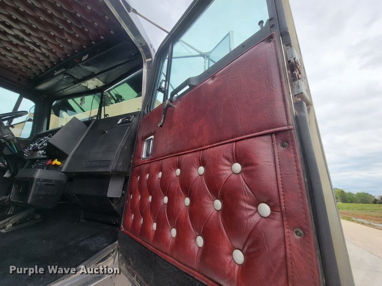 image for item HY9010 1993 Kenworth W900L  semi truck