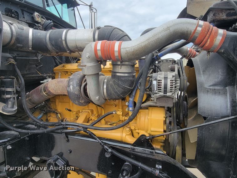 image for item HY9010 1993 Kenworth W900L  semi truck