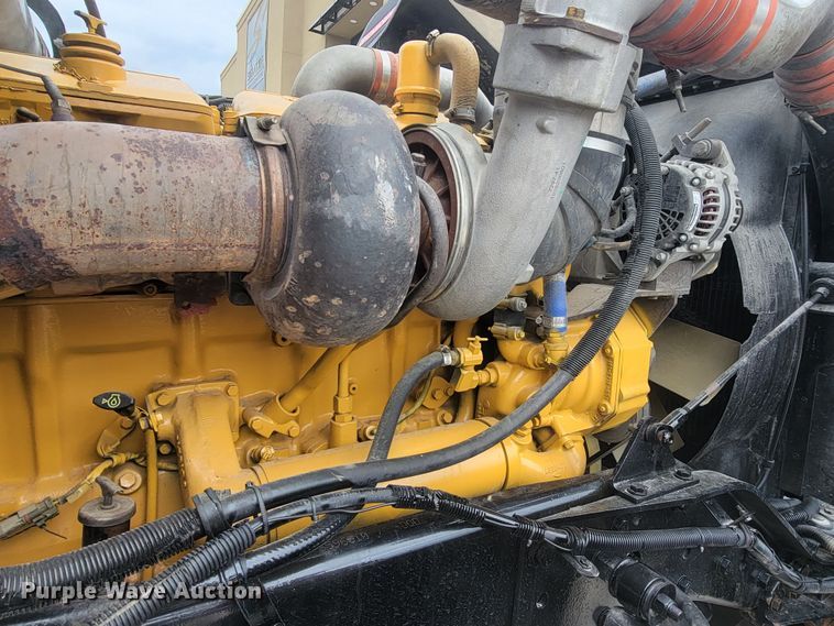 image for item HY9010 1993 Kenworth W900L  semi truck