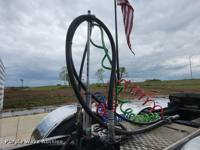 image for item HY9010 1993 Kenworth W900L  semi truck