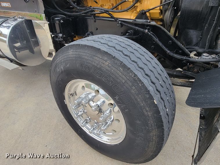 image for item HY9010 1993 Kenworth W900L  semi truck