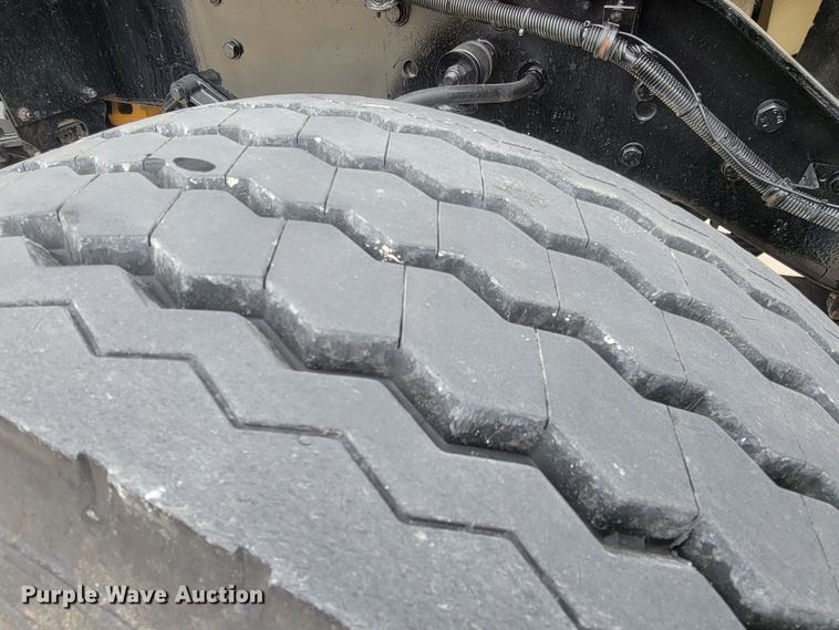 image for item HY9010 1993 Kenworth W900L  semi truck