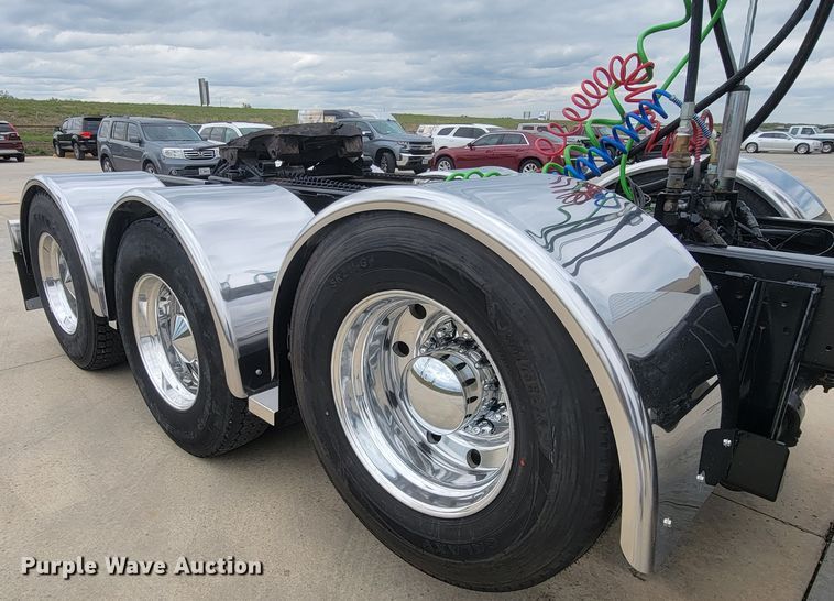 image for item HY9010 1993 Kenworth W900L  semi truck