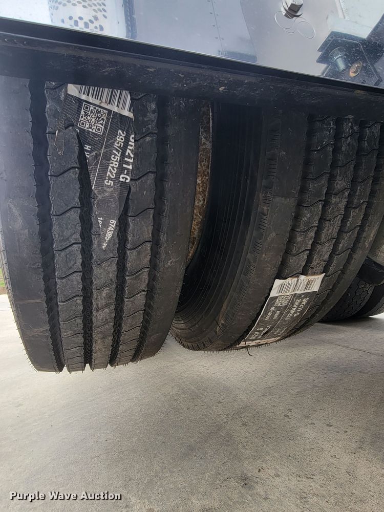 image for item HY9010 1993 Kenworth W900L  semi truck