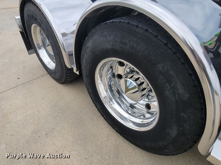 image for item HY9010 1993 Kenworth W900L  semi truck