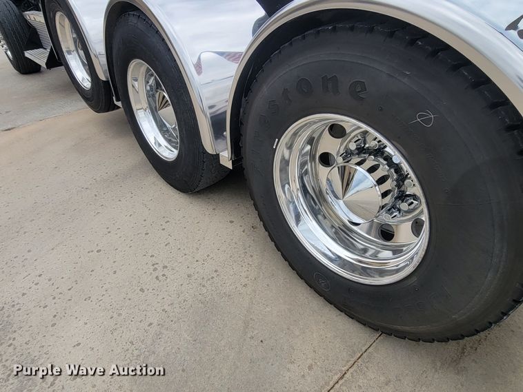 image for item HY9010 1993 Kenworth W900L  semi truck