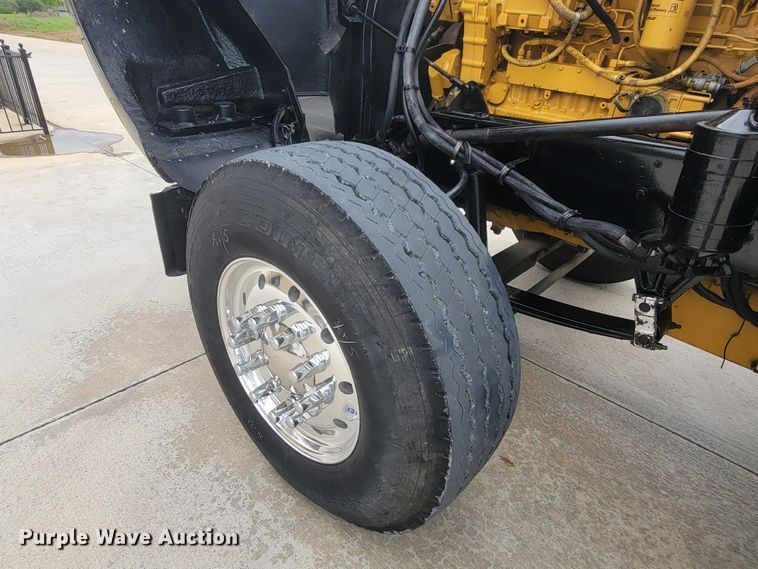 image for item HY9010 1993 Kenworth W900L  semi truck