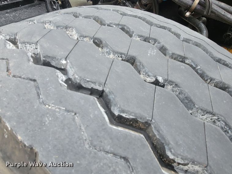 image for item HY9010 1993 Kenworth W900L  semi truck