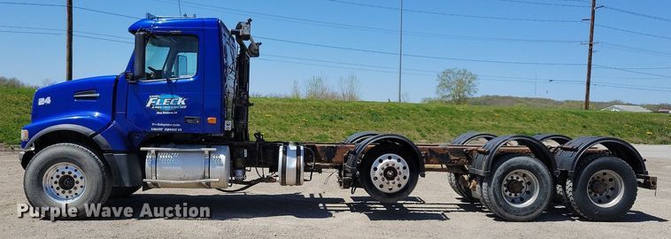 image for item JO9097 2006 Volvo VHD  truck cab and chassis