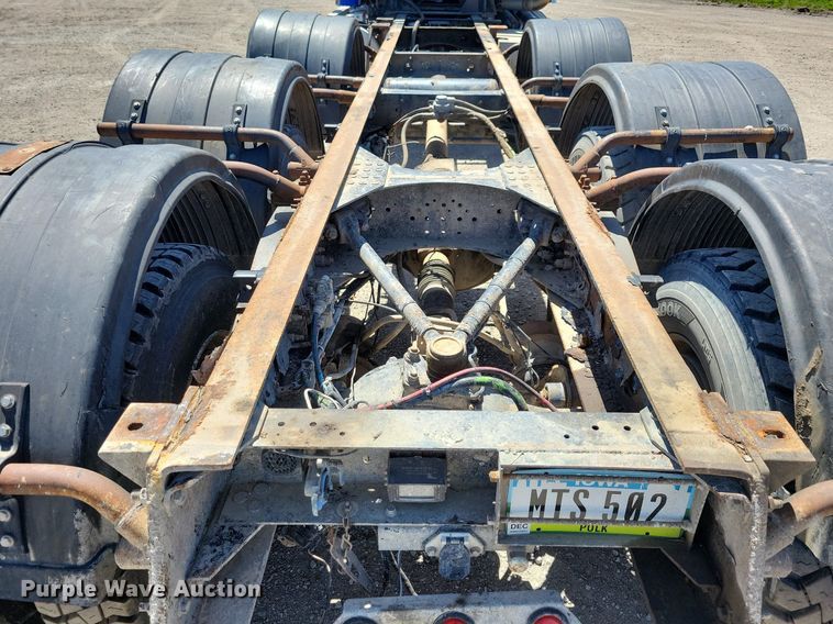 image for item JO9097 2006 Volvo VHD  truck cab and chassis