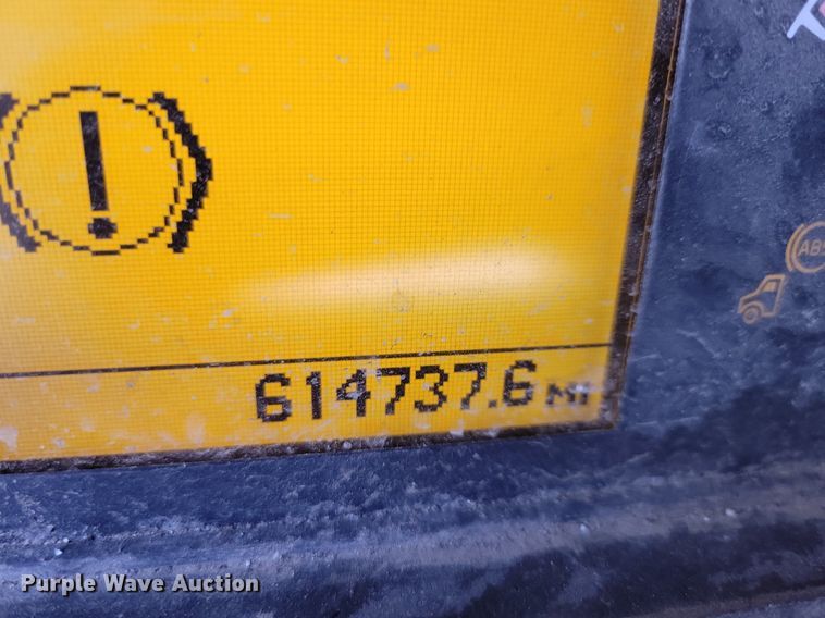 image for item JO9097 2006 Volvo VHD  truck cab and chassis