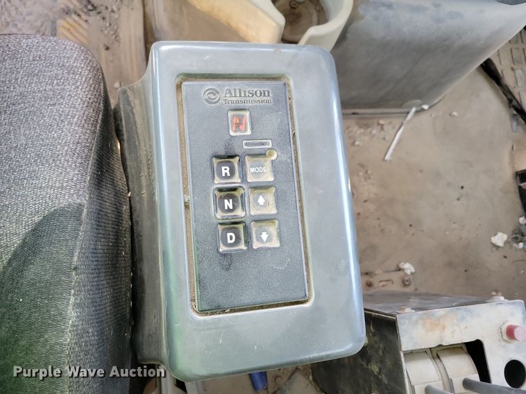 image for item JO9097 2006 Volvo VHD  truck cab and chassis