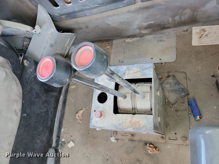 image for item JO9097 2006 Volvo VHD  truck cab and chassis