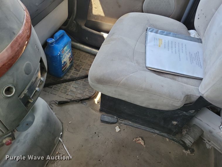 image for item JO9097 2006 Volvo VHD  truck cab and chassis