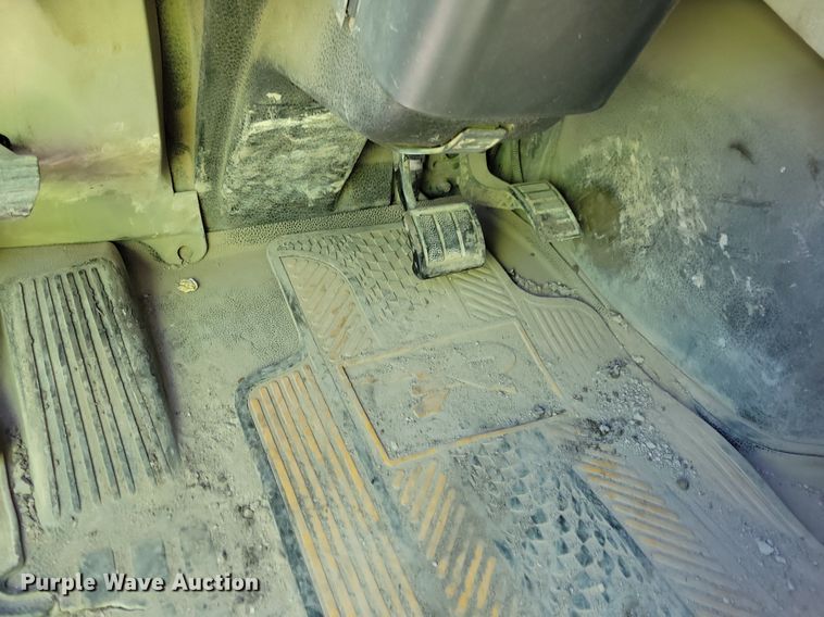 image for item JO9097 2006 Volvo VHD  truck cab and chassis